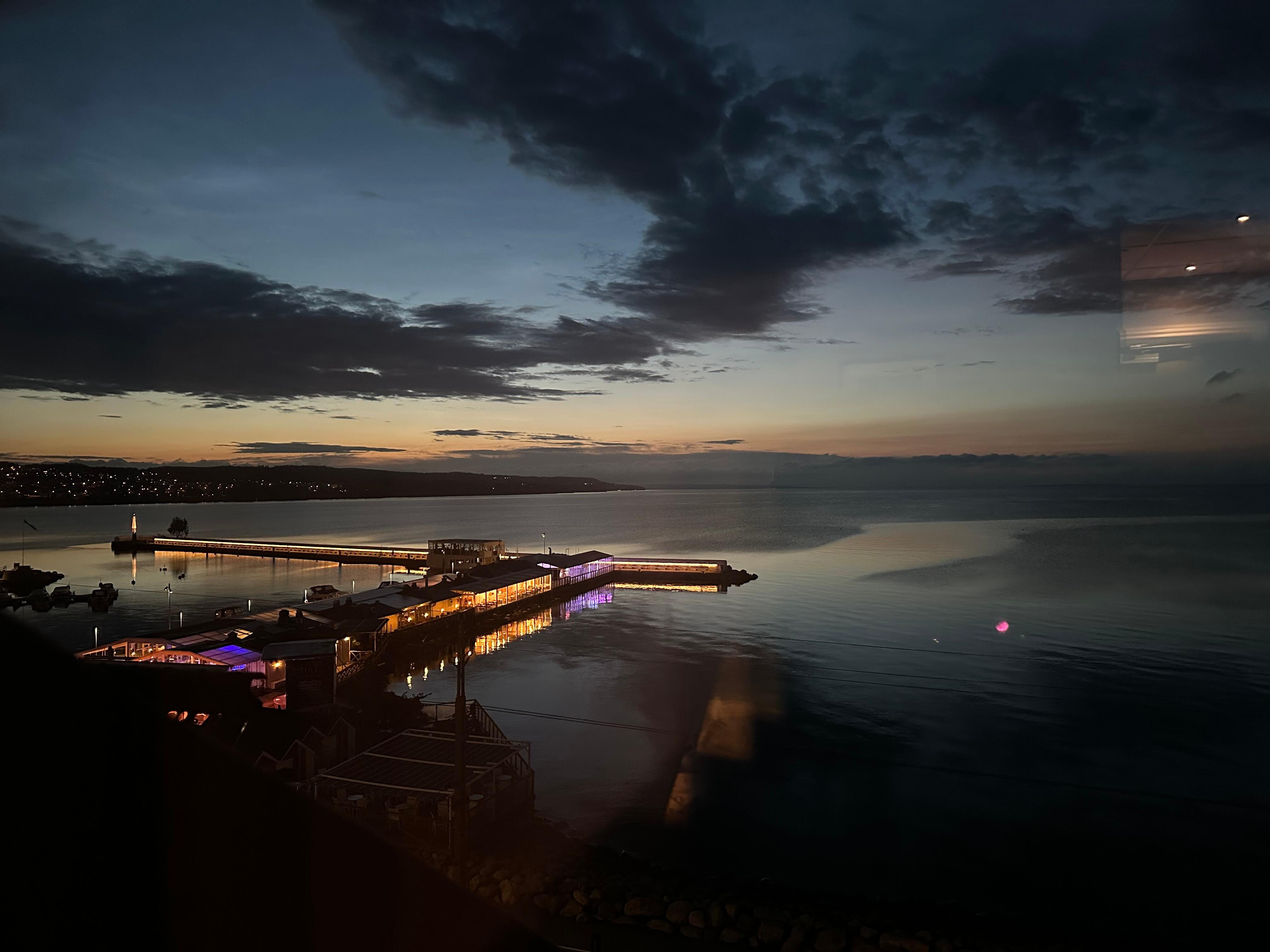 Utsikt over piren fra rommet 