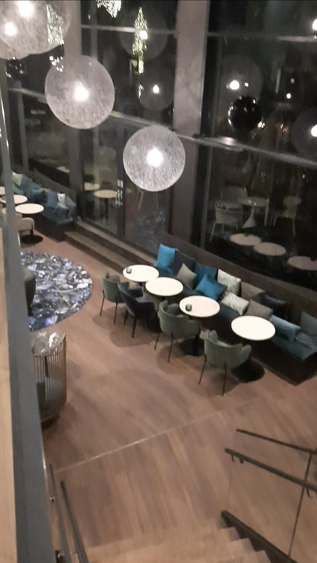 Restaurant downstairs 