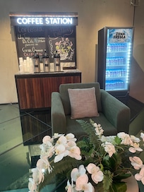 24h free coffee, tea and water station