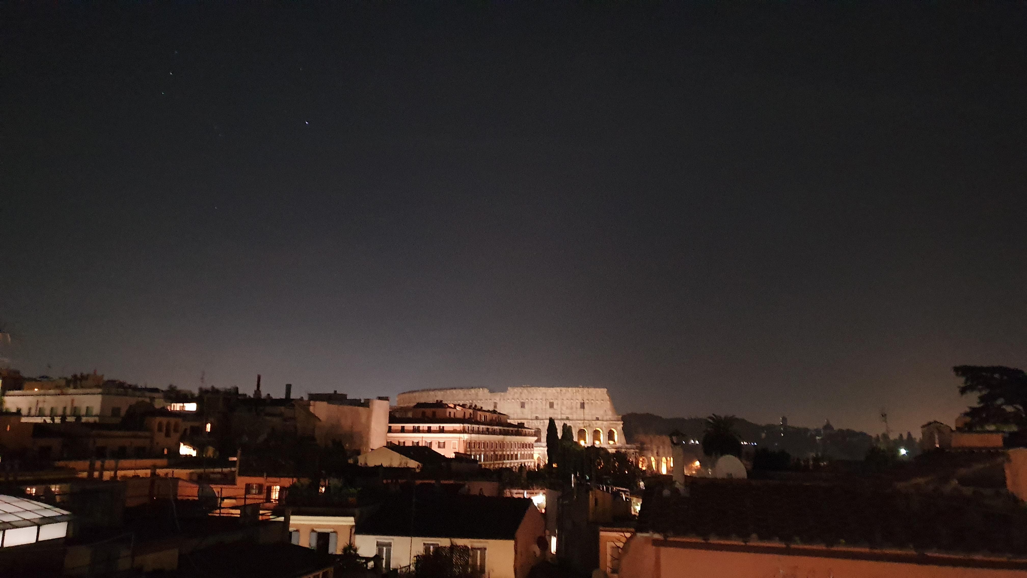 Vista do Coliseu a noite! Pertinho.