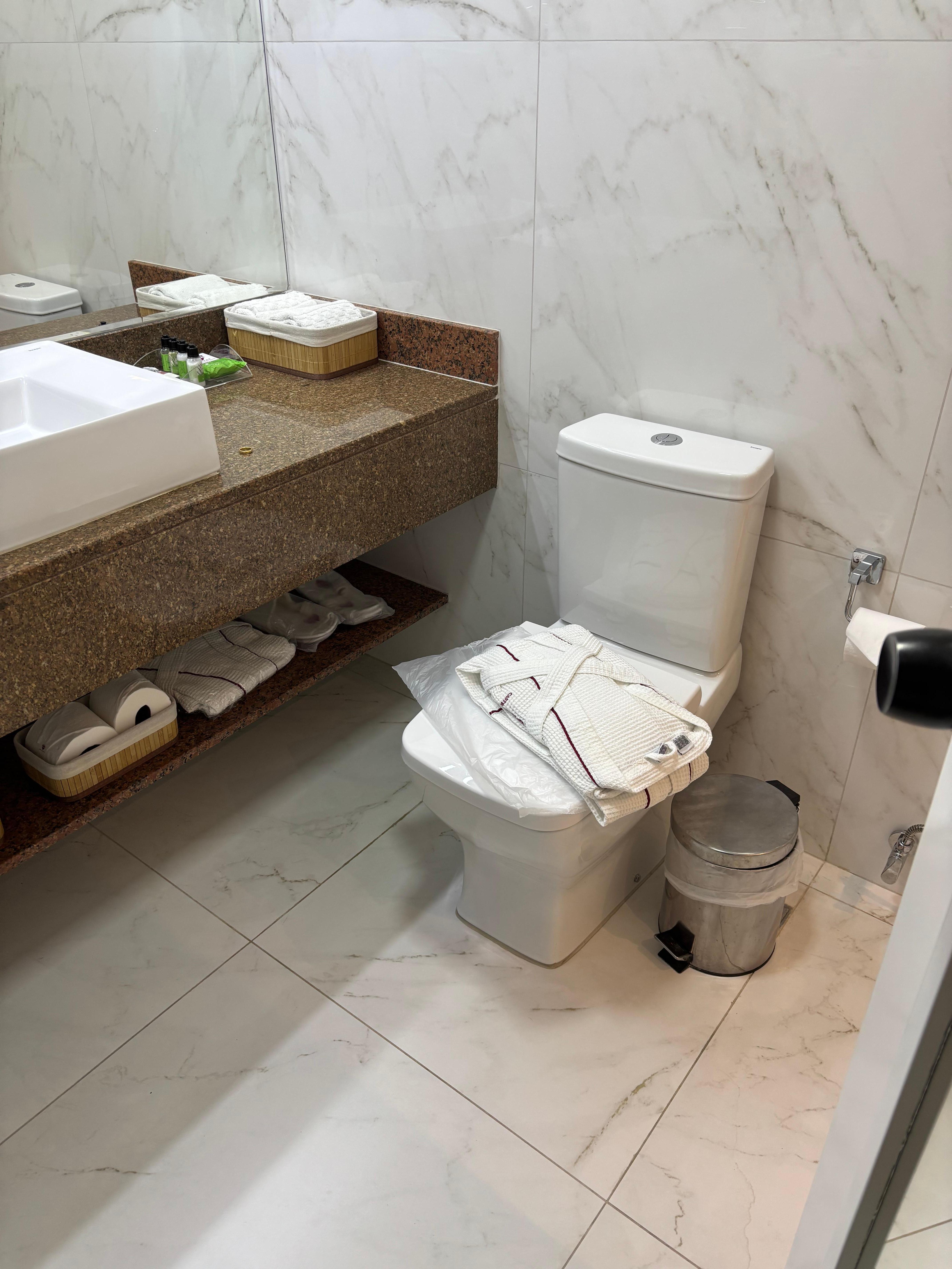 Banheiro, com amenities de boa qualidade 