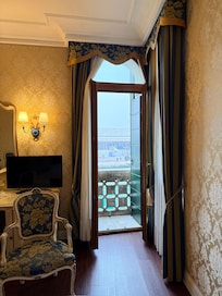 Little Balcony ( Just 2 rooms with it)