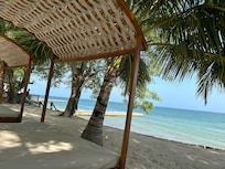 Nice shaded beds by the beach!🏝️