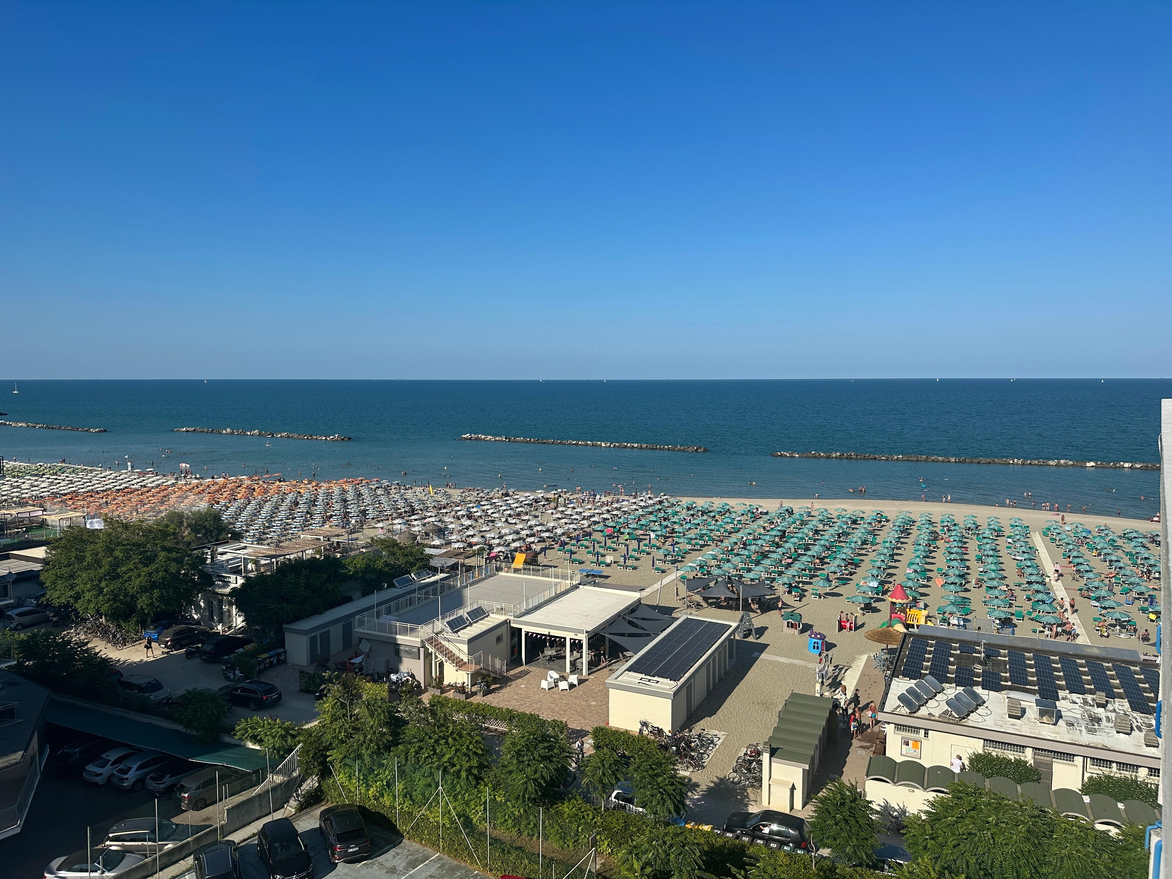 Utsikt fra veranda på rom 1 i sjette etg. 