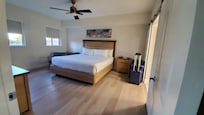 Belle grande chambre avec une 2e salle de bain.