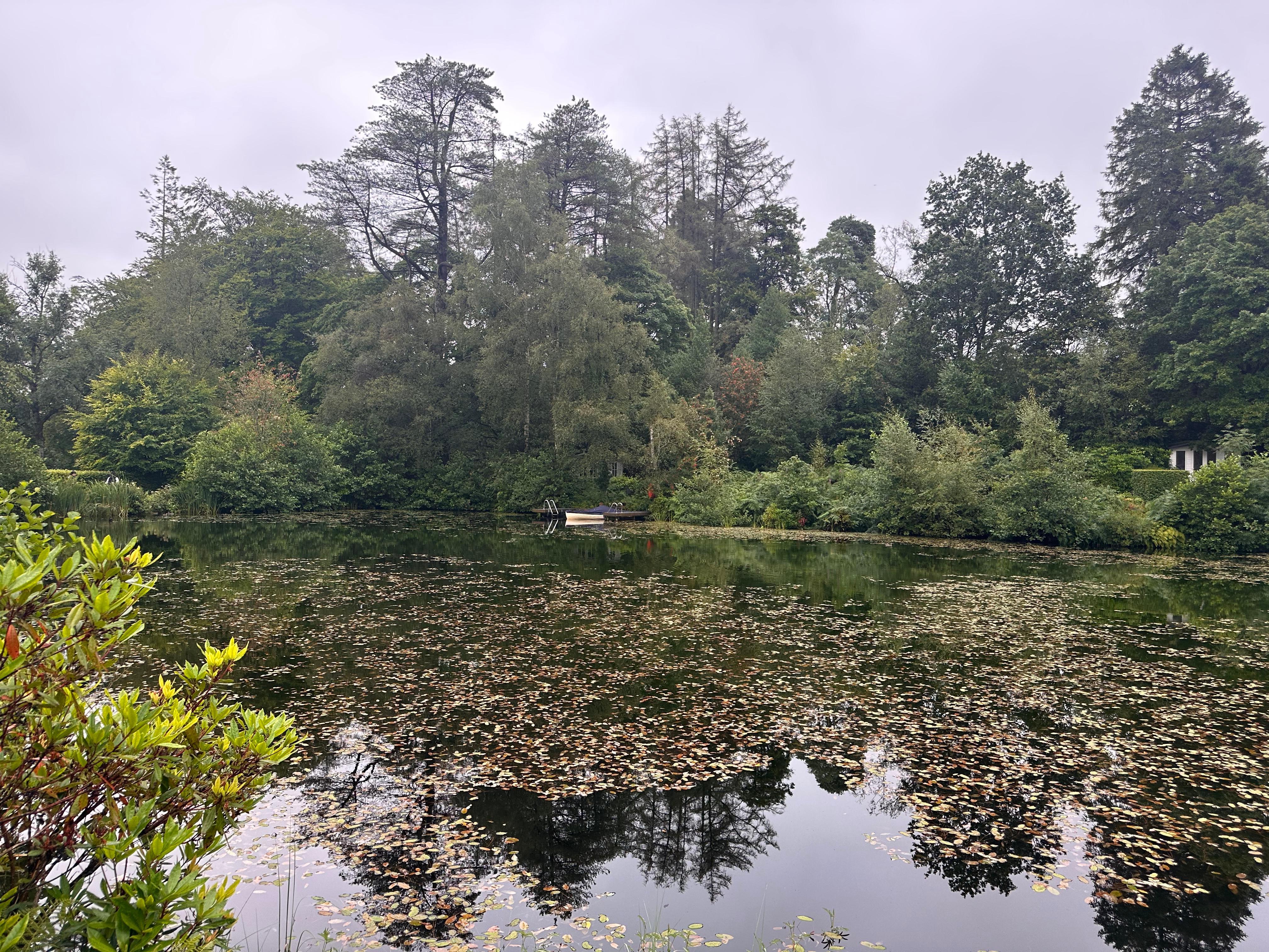 Private hotel Tarn with boats to use for hotel guests.