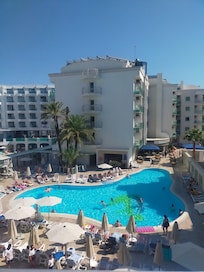 Otel odası manzarası, gece çok daha güzel...