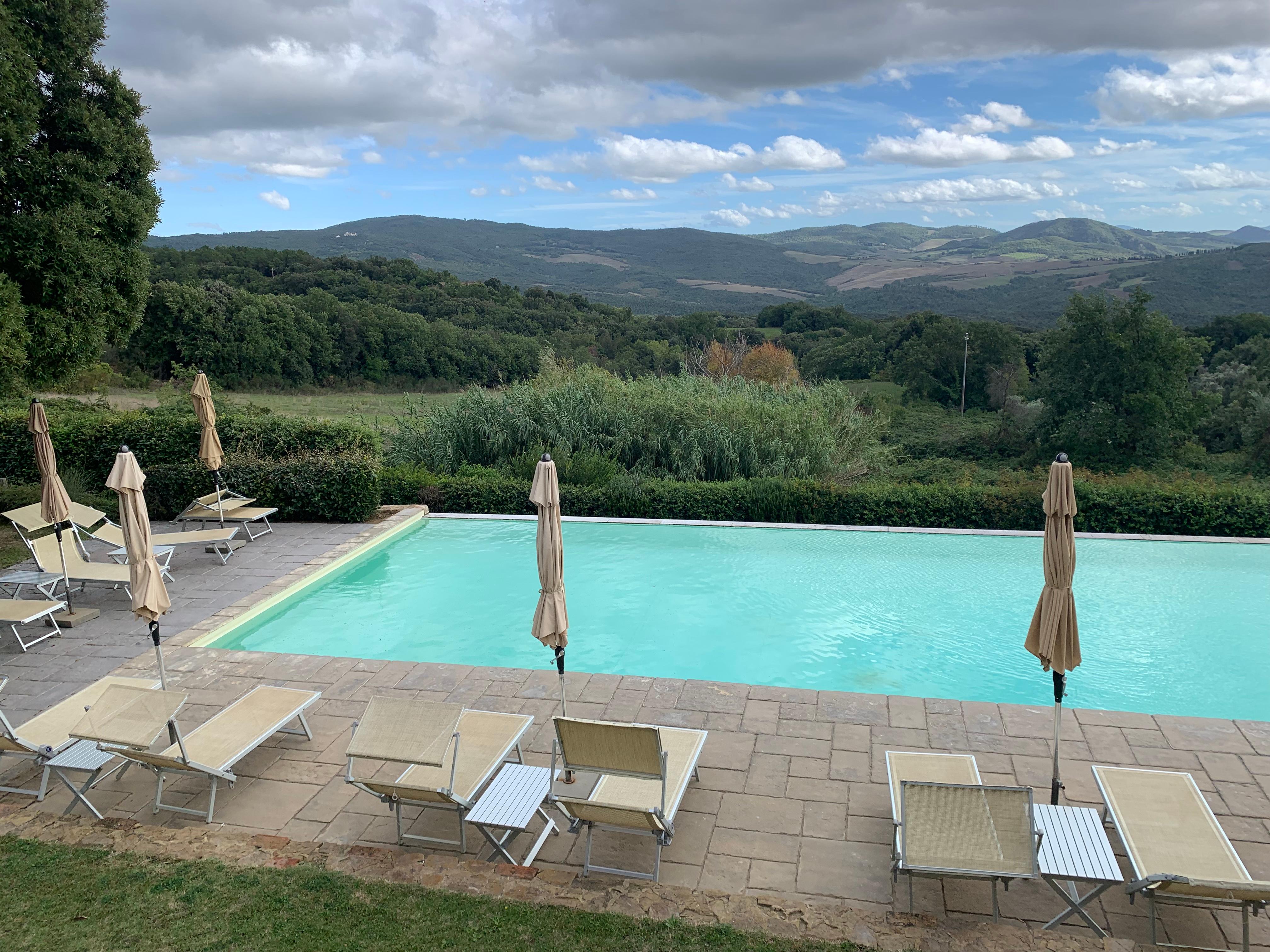 Belle piscine, bien entretenue, mais eau très froide en septembre