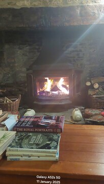 Lovely cottage with log fire