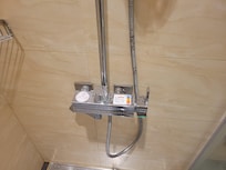 熱水一下子熱一下子冷