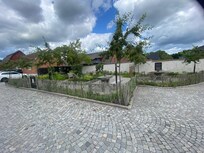 Kryddträdgård med sittplatser