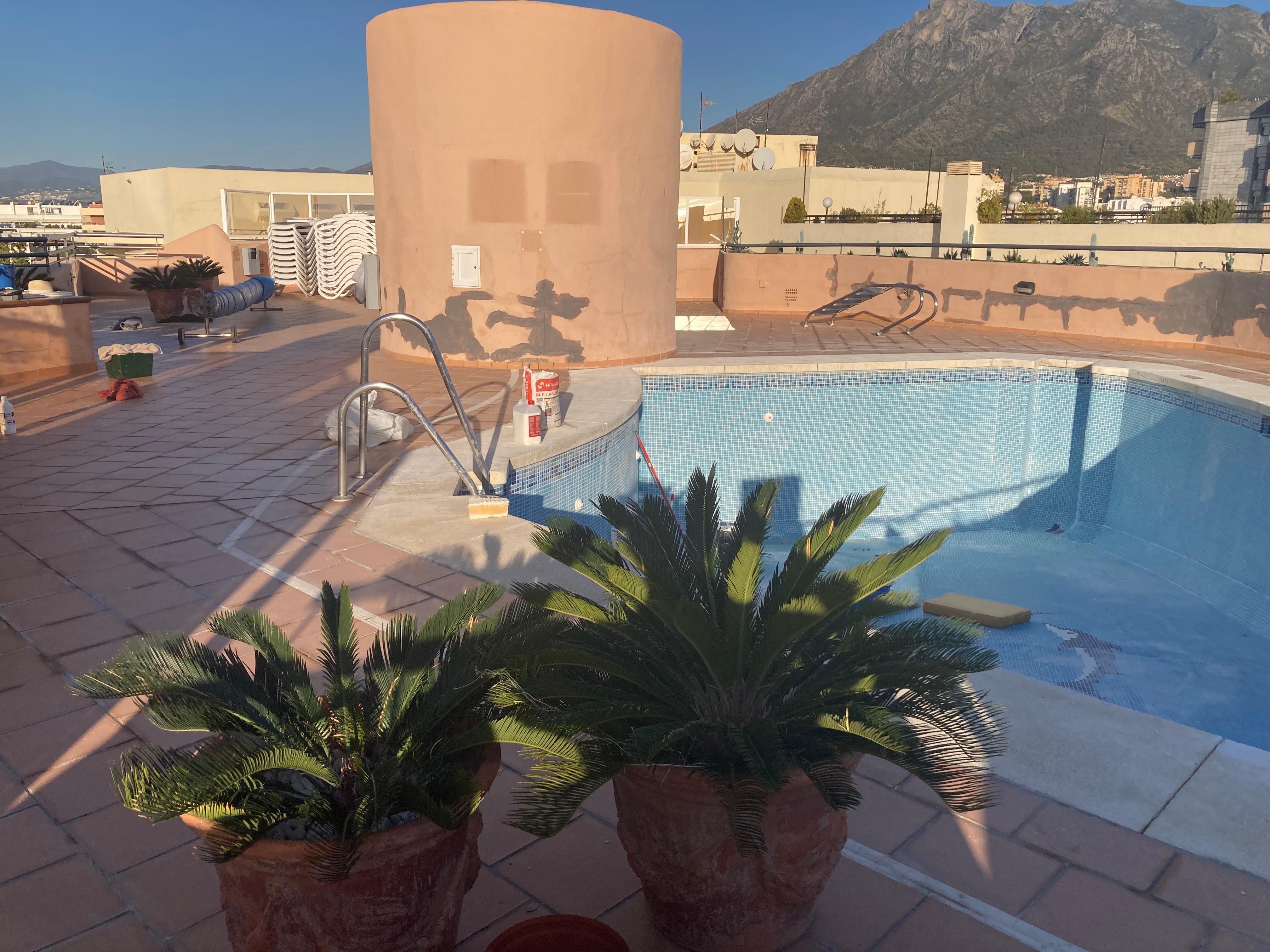 Roof terrace with pool, sunbeds and bar