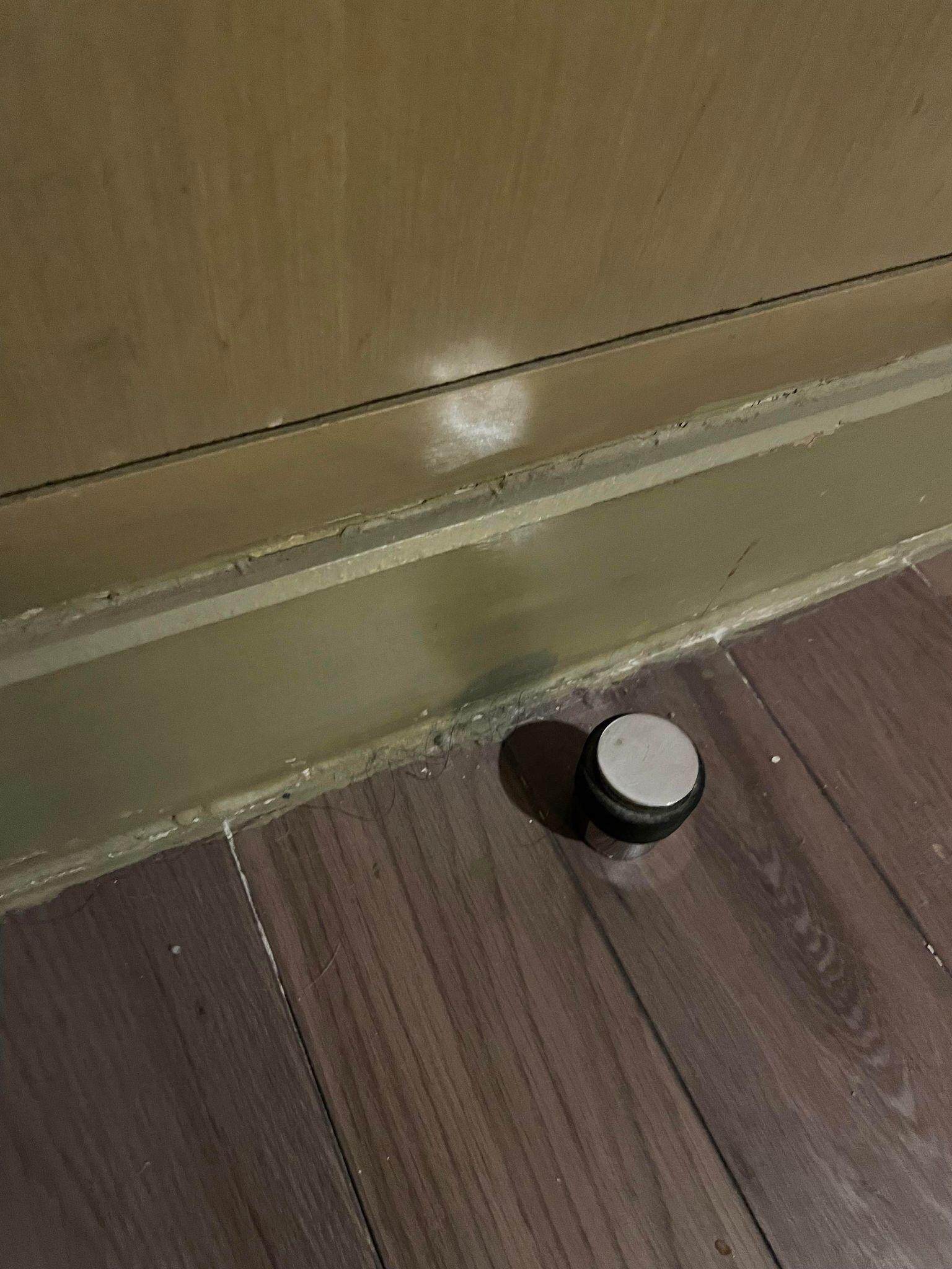 Dirty floor (1st room)