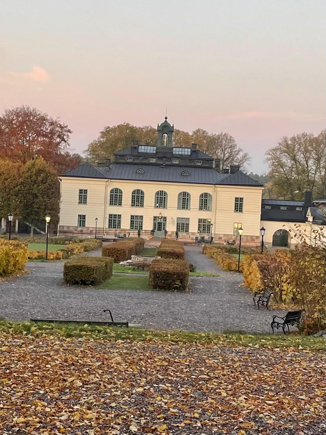 Hotellet från parken