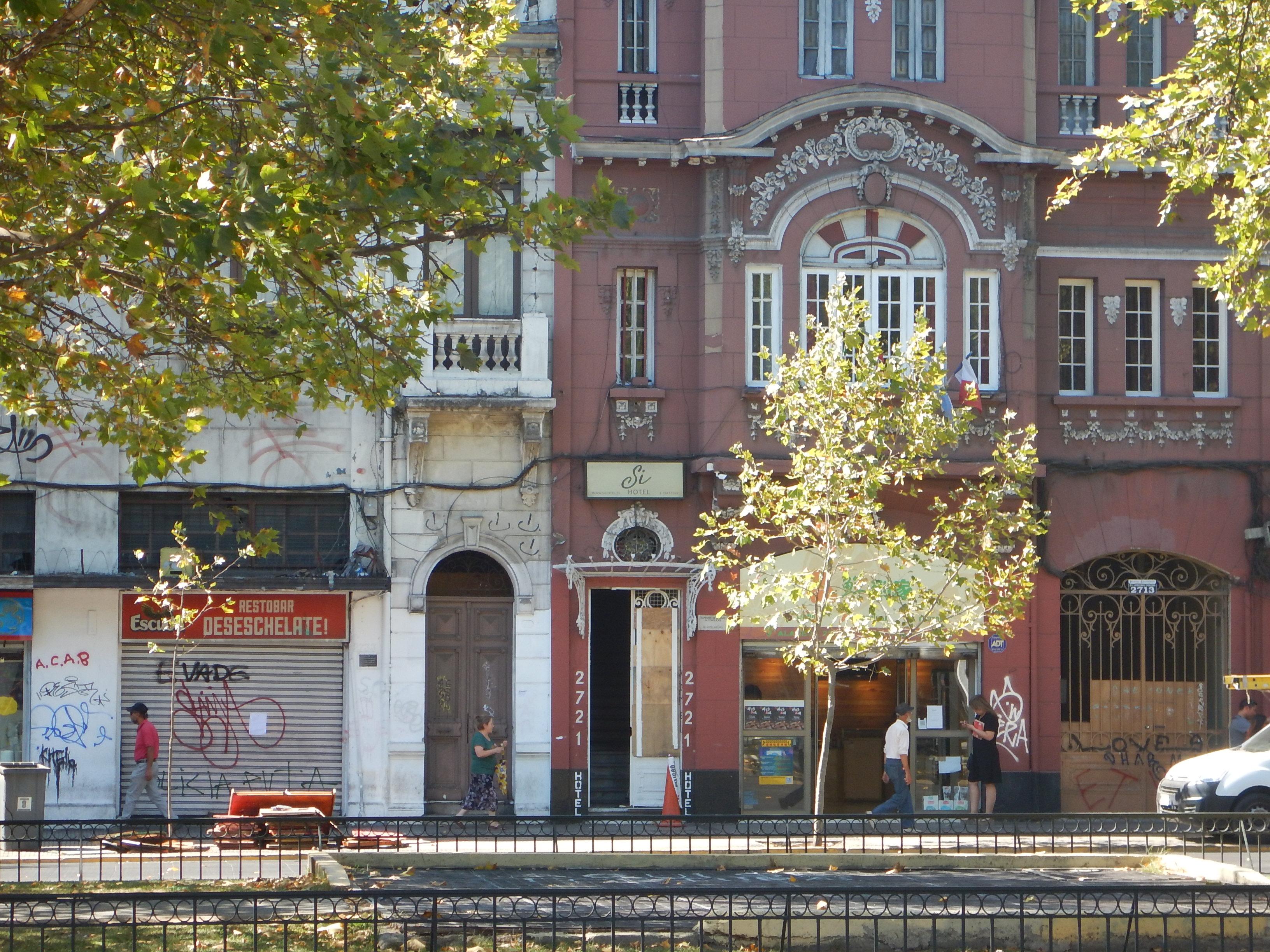 Fachada Olhando a Partir da Alameda no Centro da Avenida