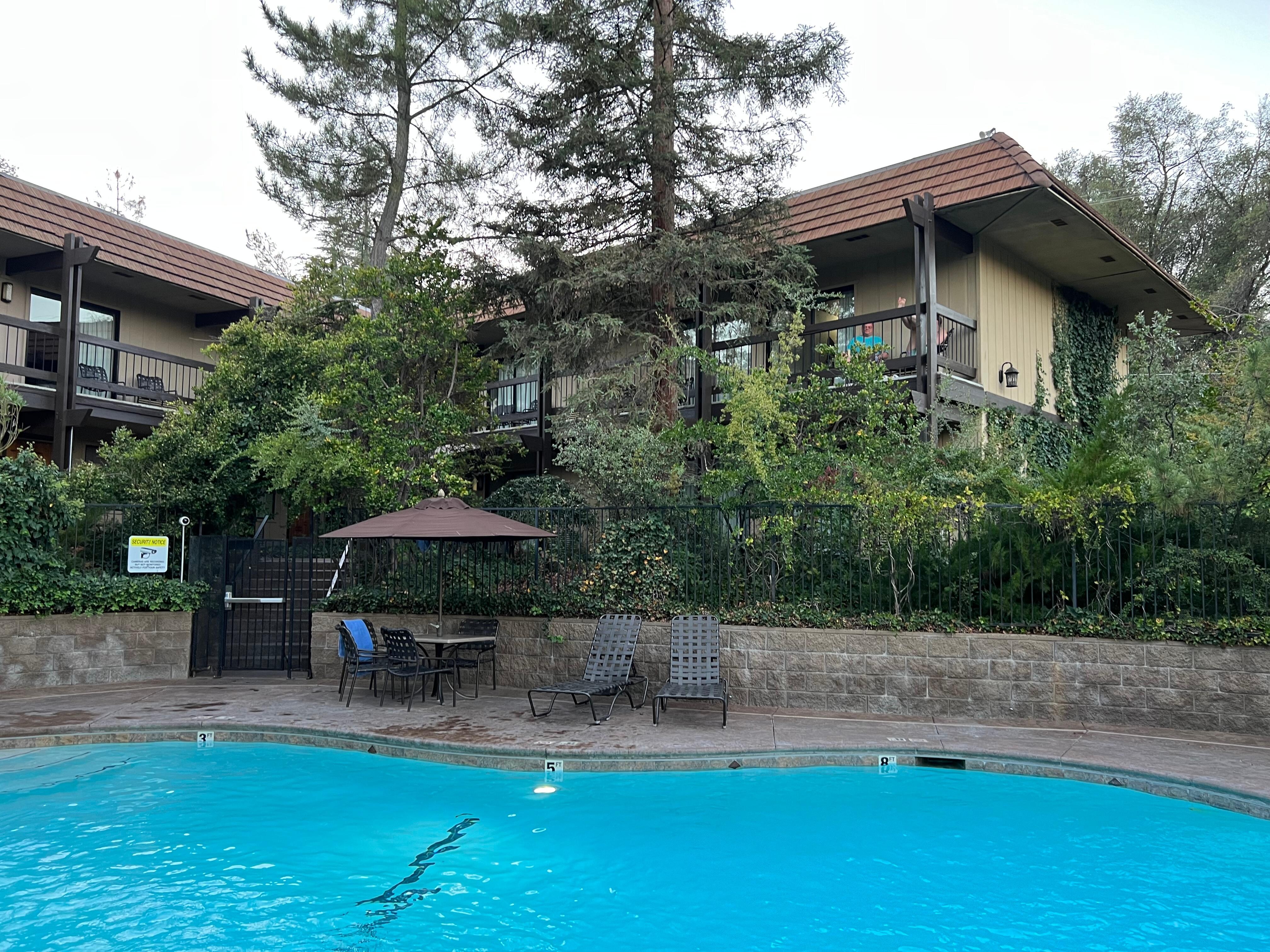 Book Best Western Plus Yosemite Gateway Inn in Oakhurst