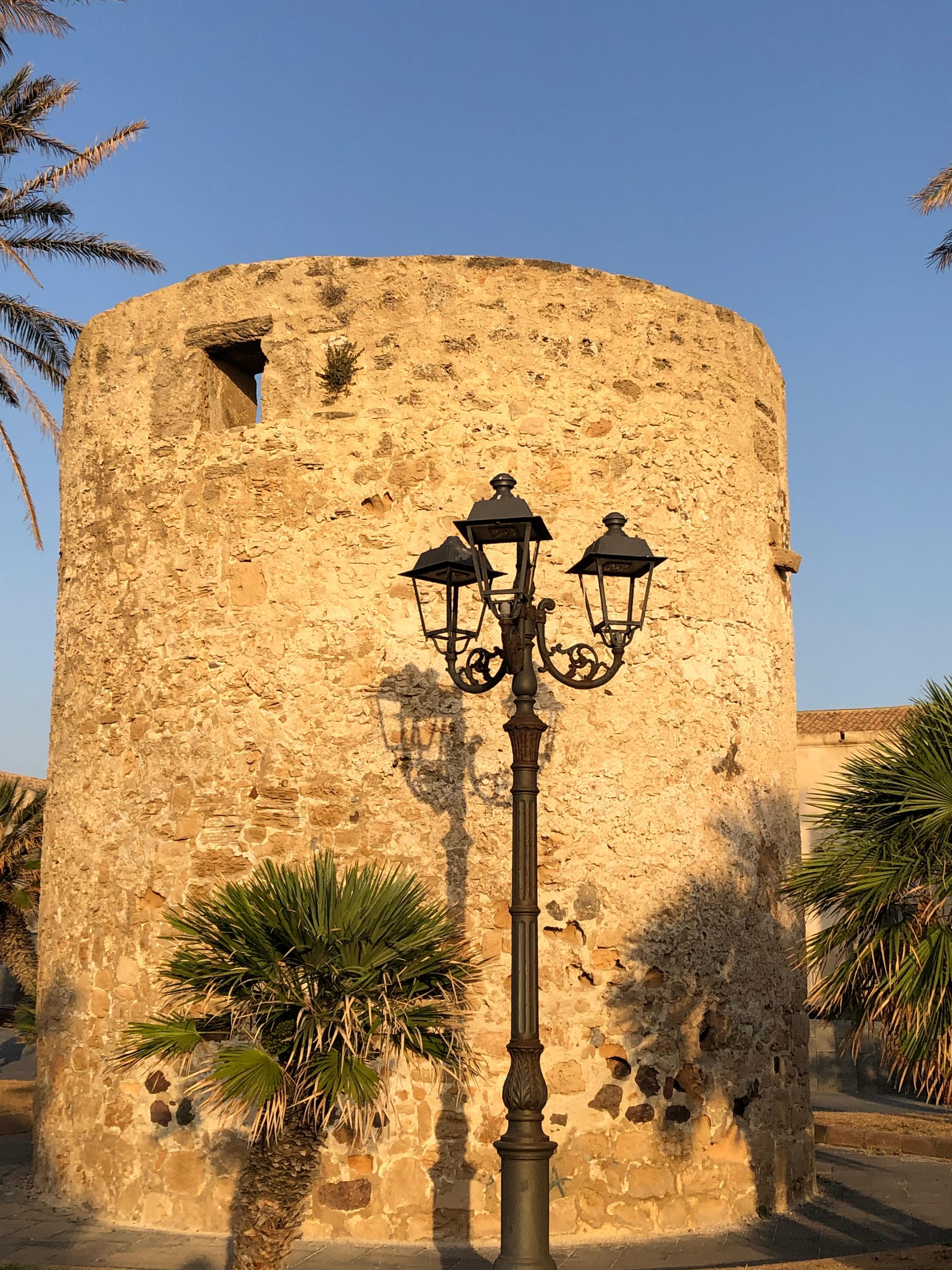 Una delle fascinosi torri di Alghero