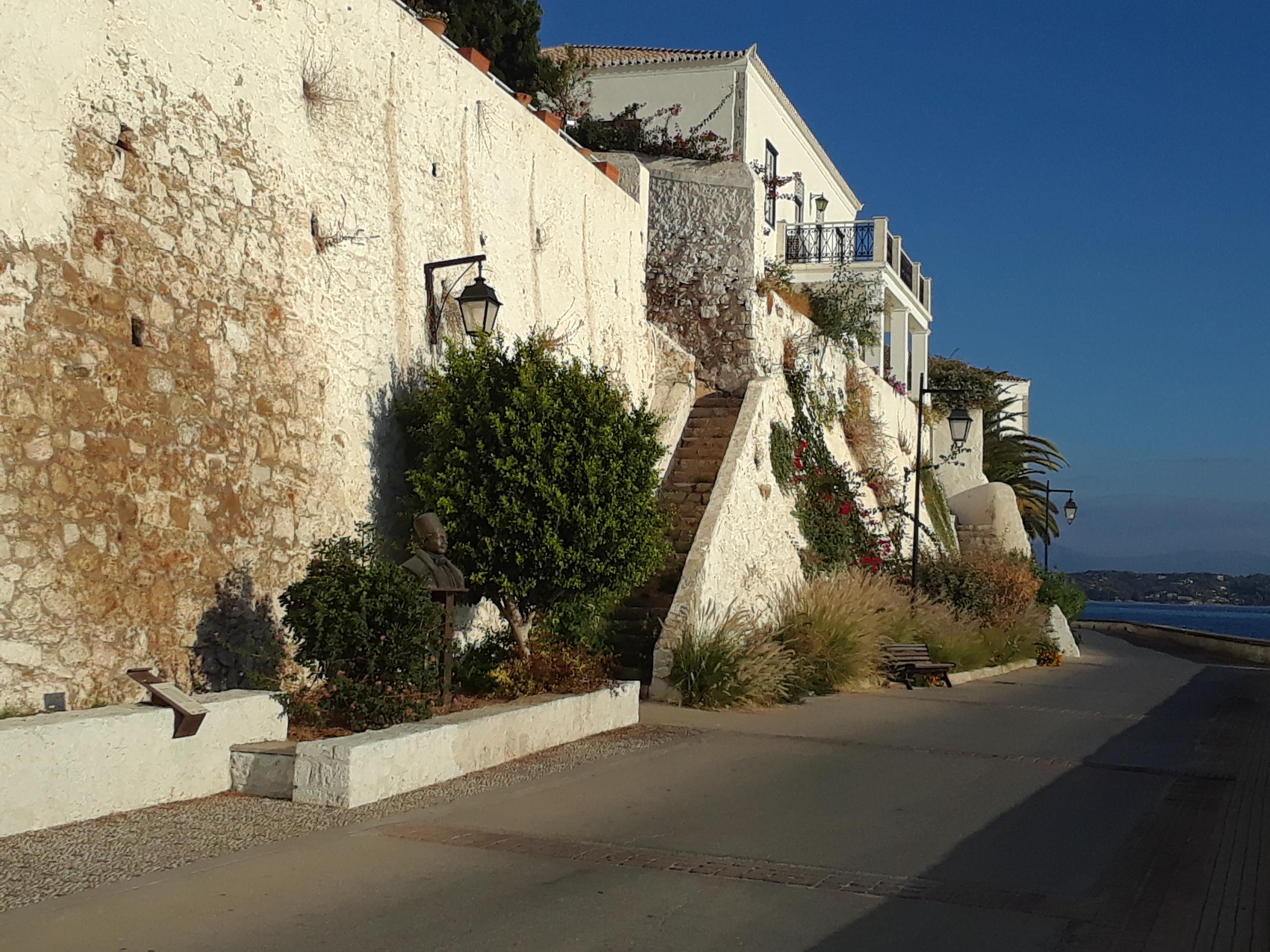 Waterfront scene heading towards the lighthouse 