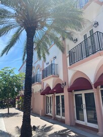 Street view of Esmé on Espanola Way