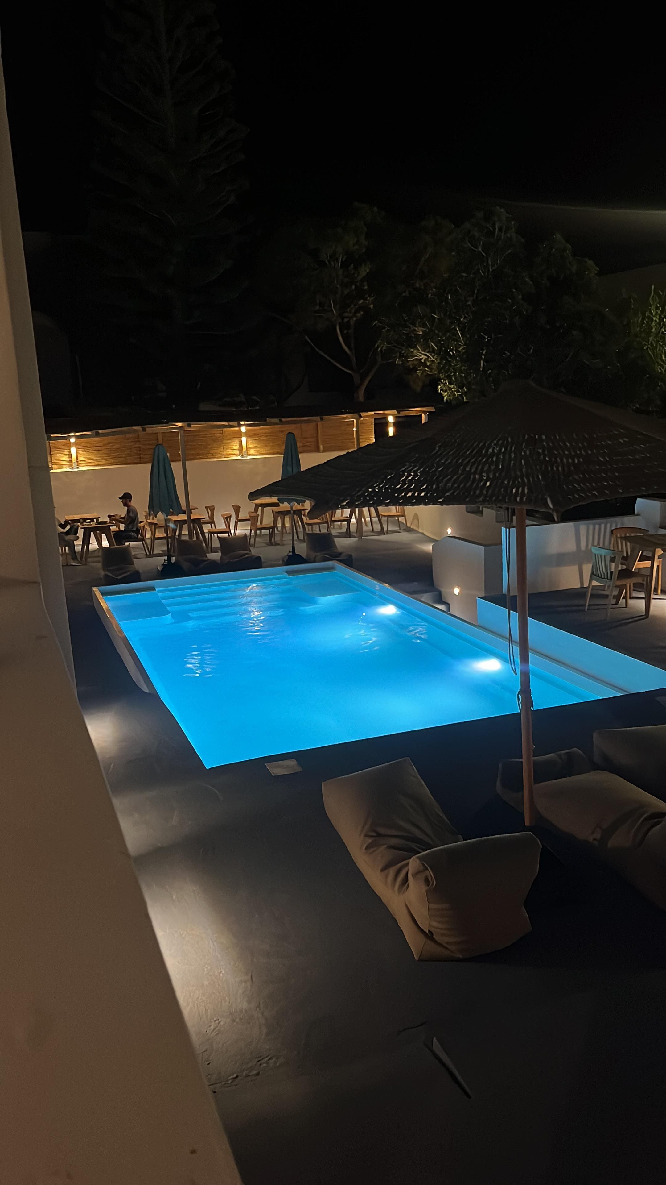 Piscina by night