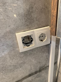 Banyo elektrik düğmesi