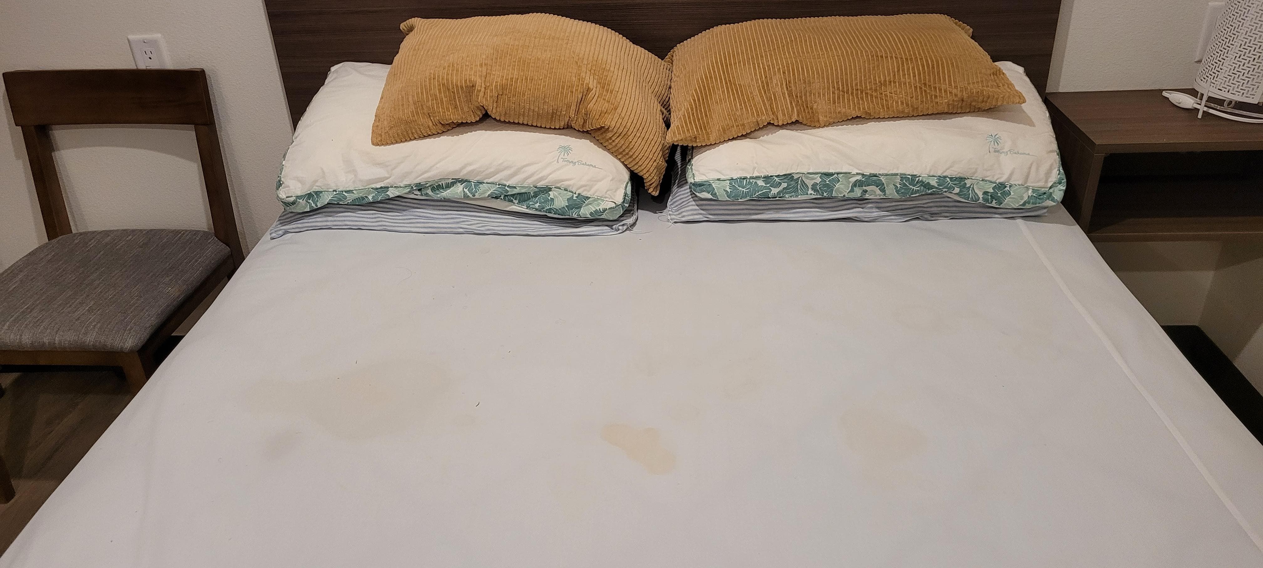 Not what you hope to witness the first time you walk into your room booked through Hotels.com