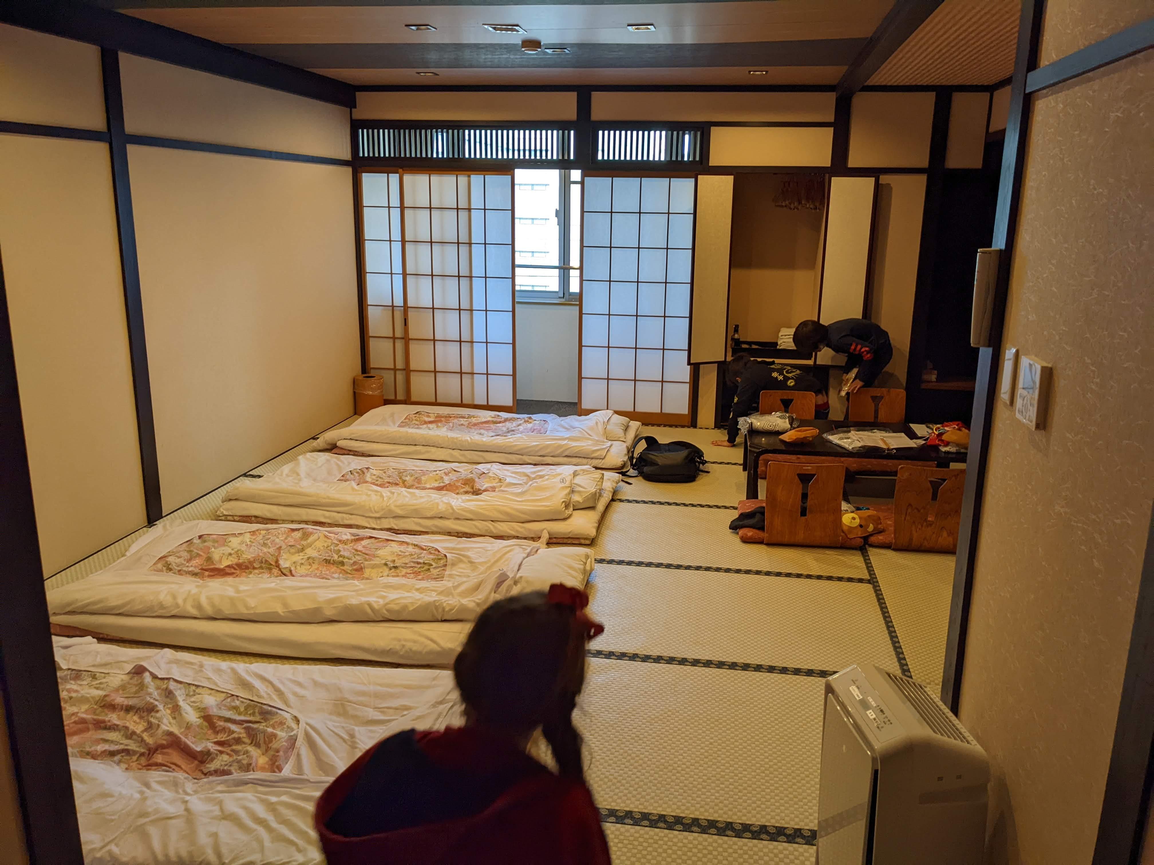 A 5-person room