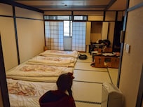A 5-person room