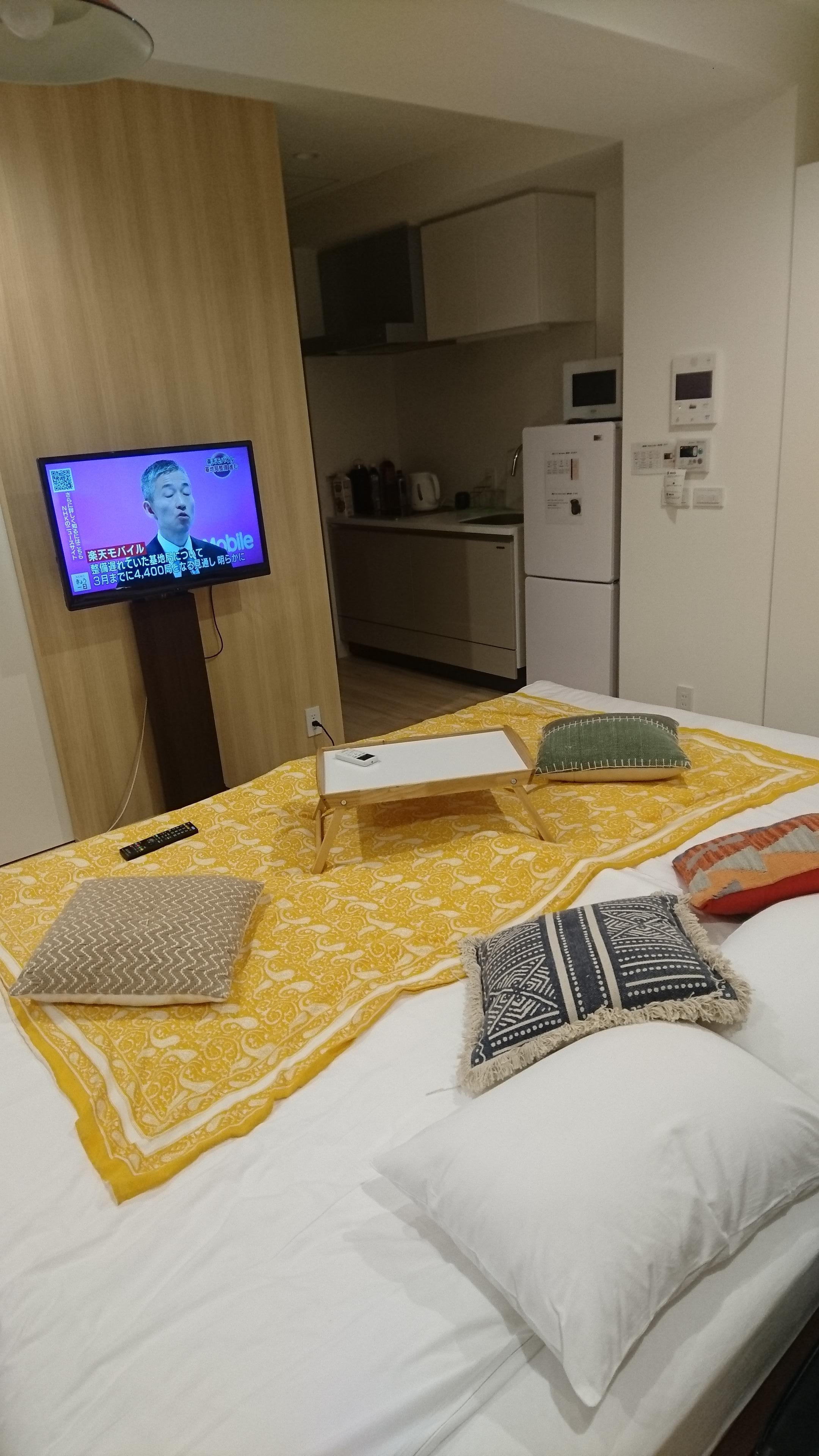 電視建議釘在牆上 擋住走道容易絆腳