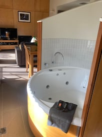 Spa bath