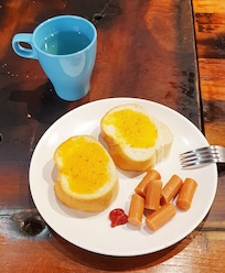 個人偏好的早餐,飲料可選冷飲或熱咖啡