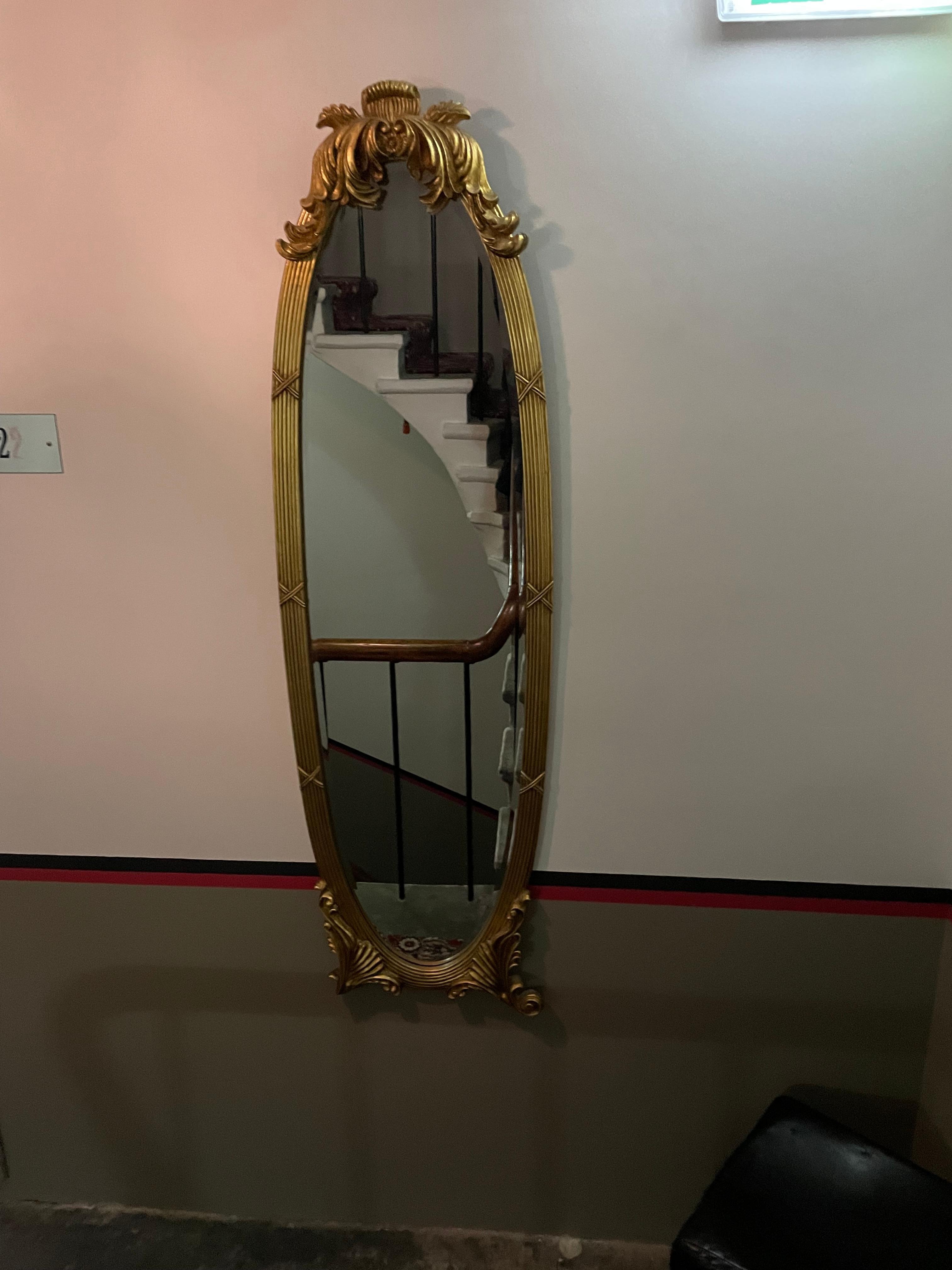 Store, flotte speglar i kvar etasje