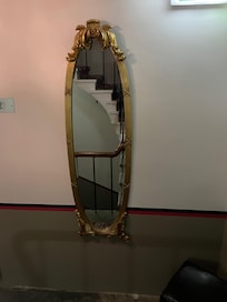 Store, flotte speglar i kvar etasje