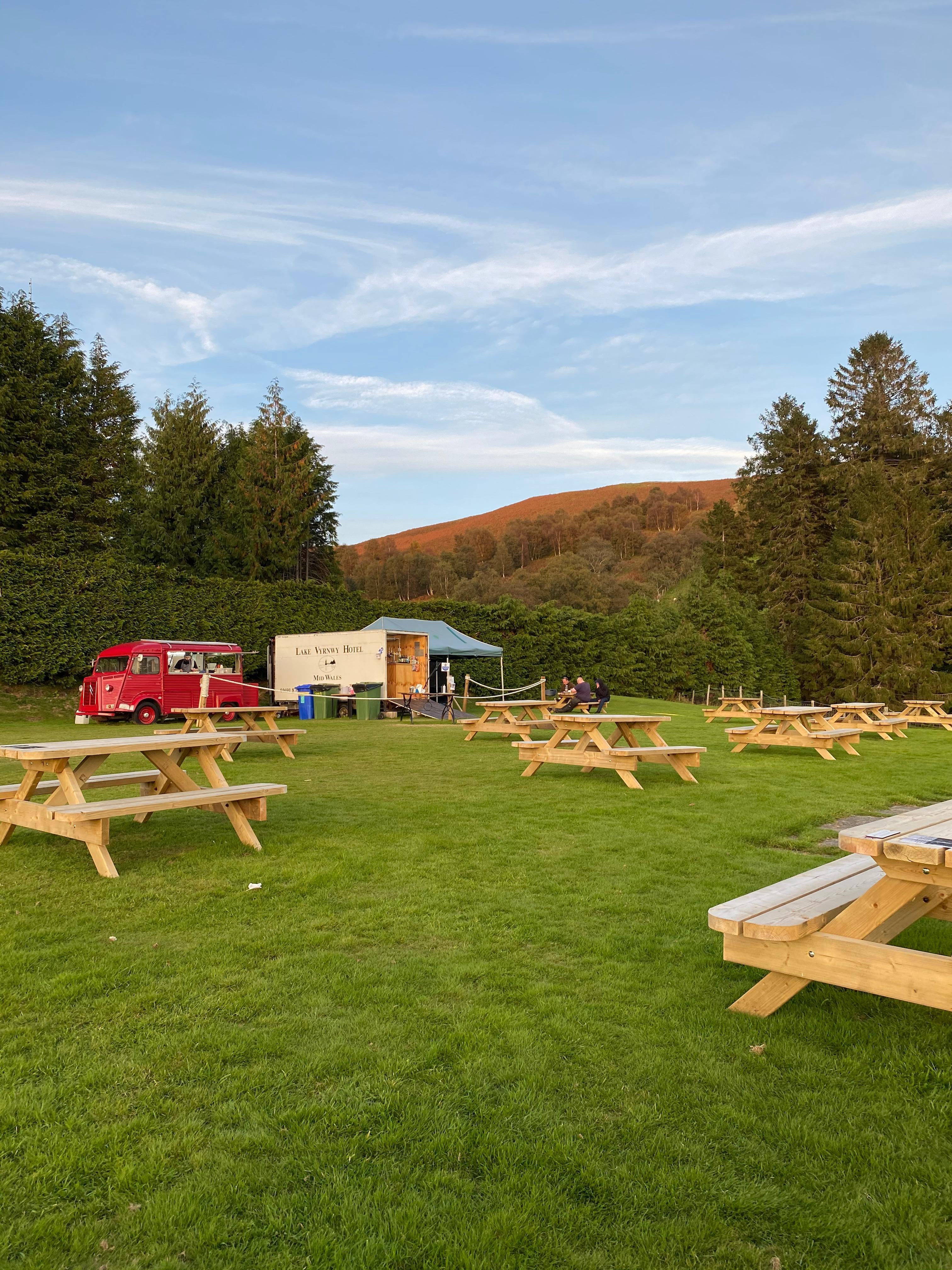 Outside bar and picnic area - excellent idea during this pandemic. 