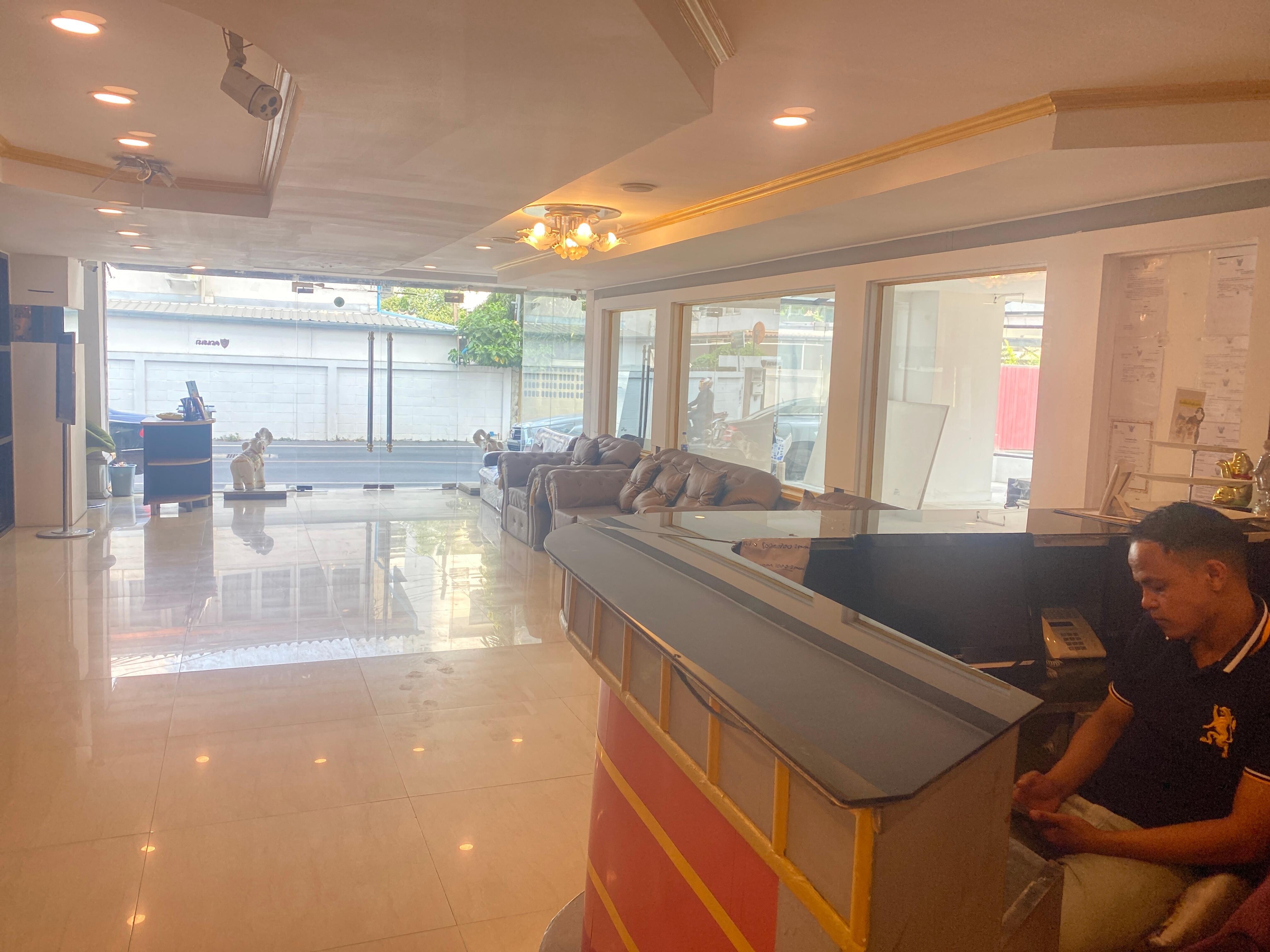Nice lobby