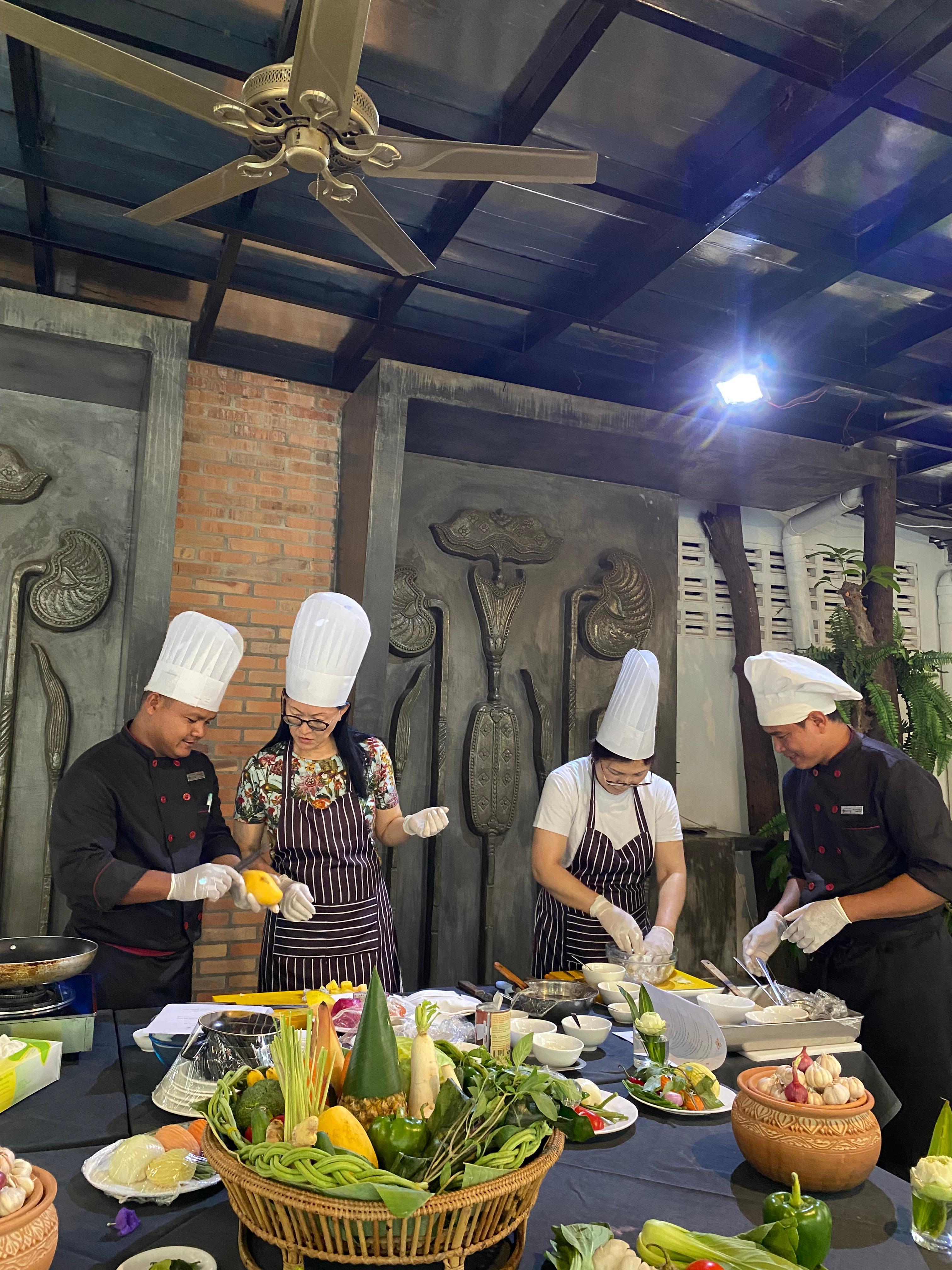 Cooking course costs 25usd per person 