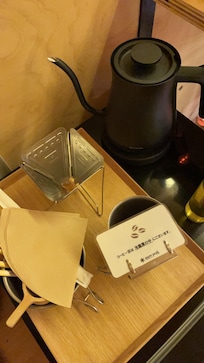 室内にコーヒーを淹れるセットがありました。
