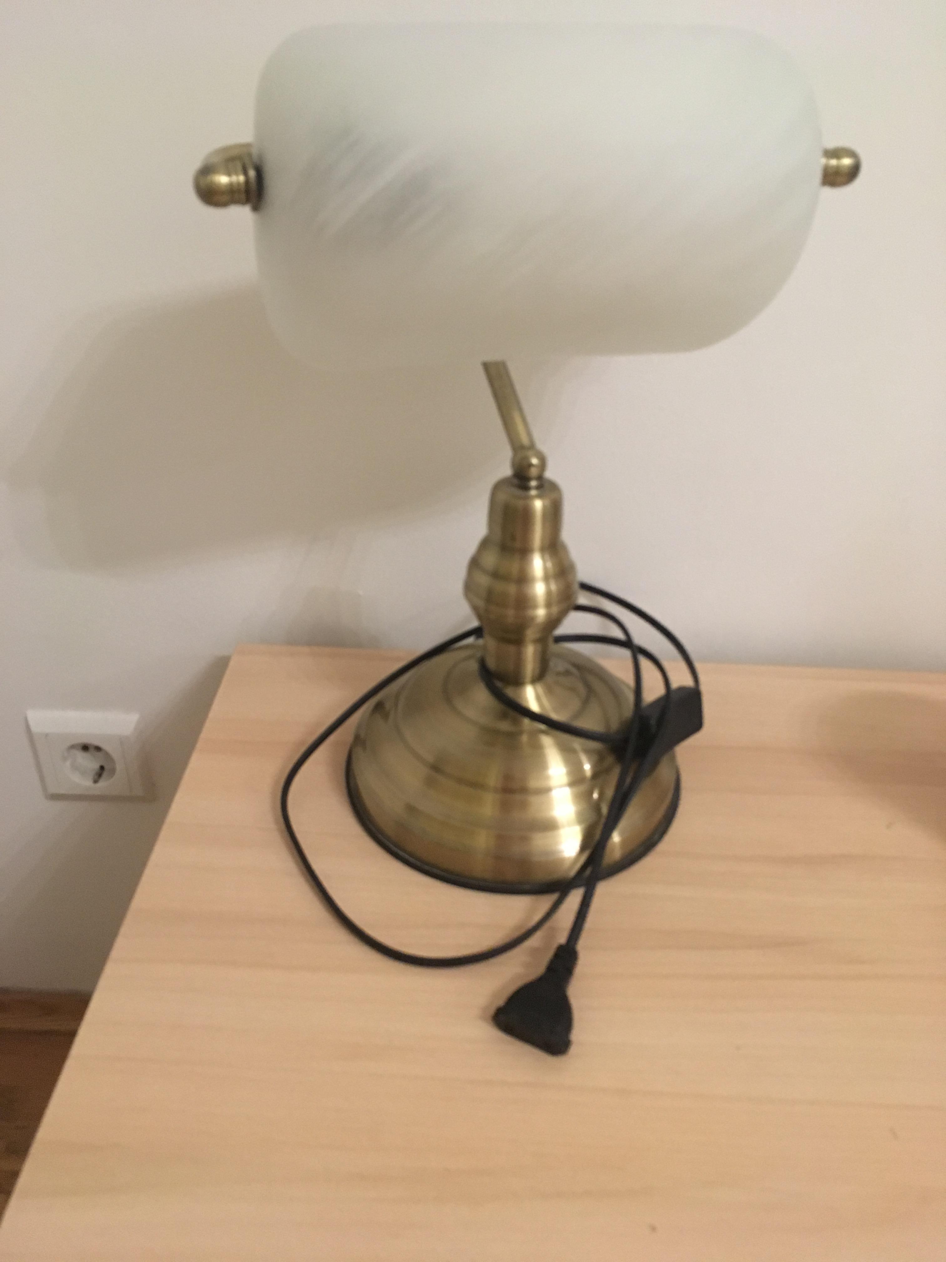 Lamp without functioning socket.