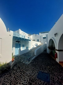 Accès à la réception et piscine