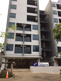 ココテル正面玄関