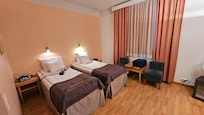 Very comfy bed, a quiet nights rest. Great breakfast.