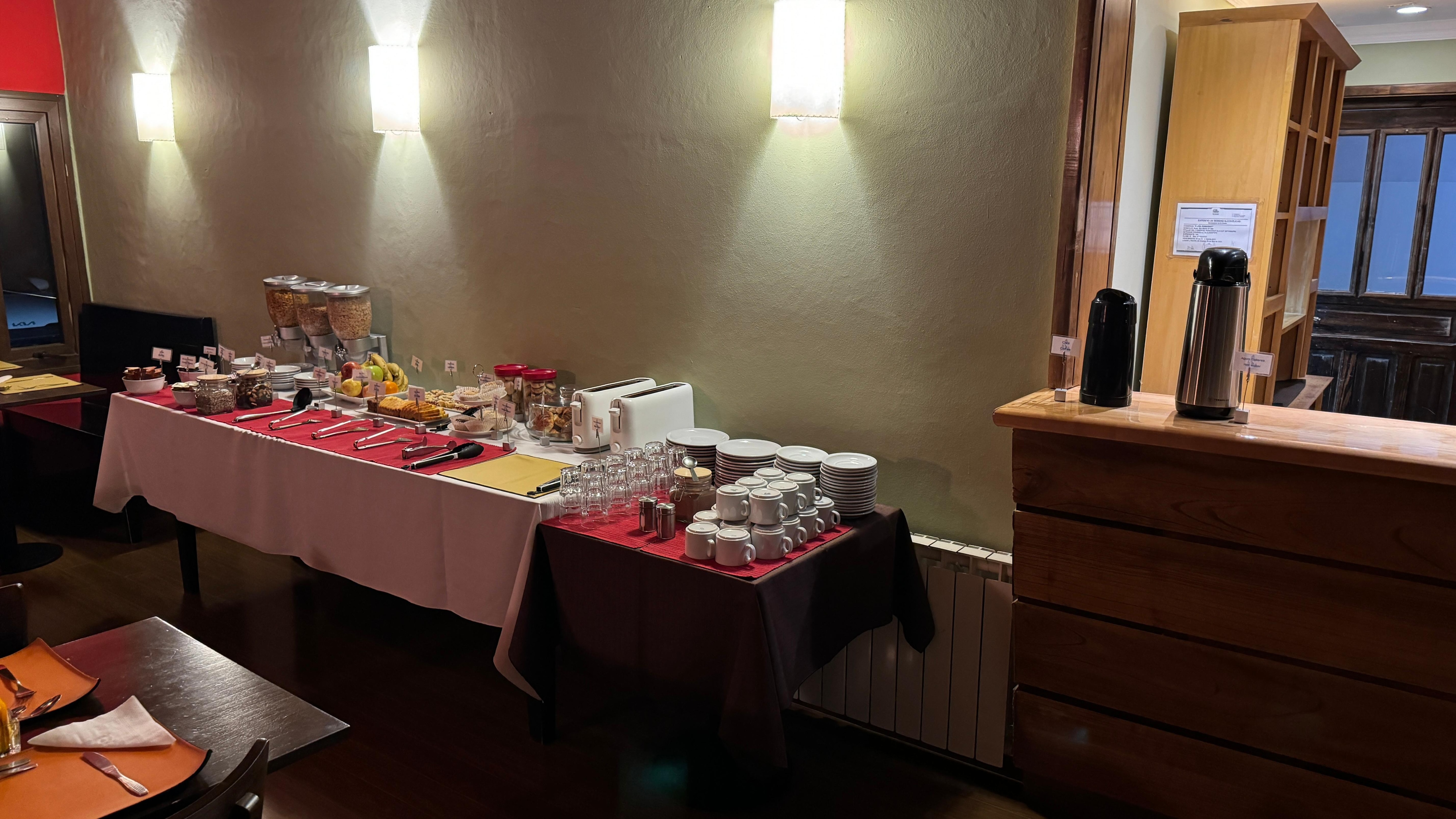 Foods and drinks are available in very early morning 