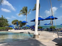 Pool direkt am Strand