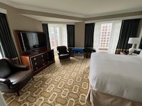 Sovrumsdel med utsikt över staden