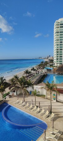 Room view floor 2, ocean side