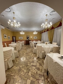 Sala pranzo albergo Poppi