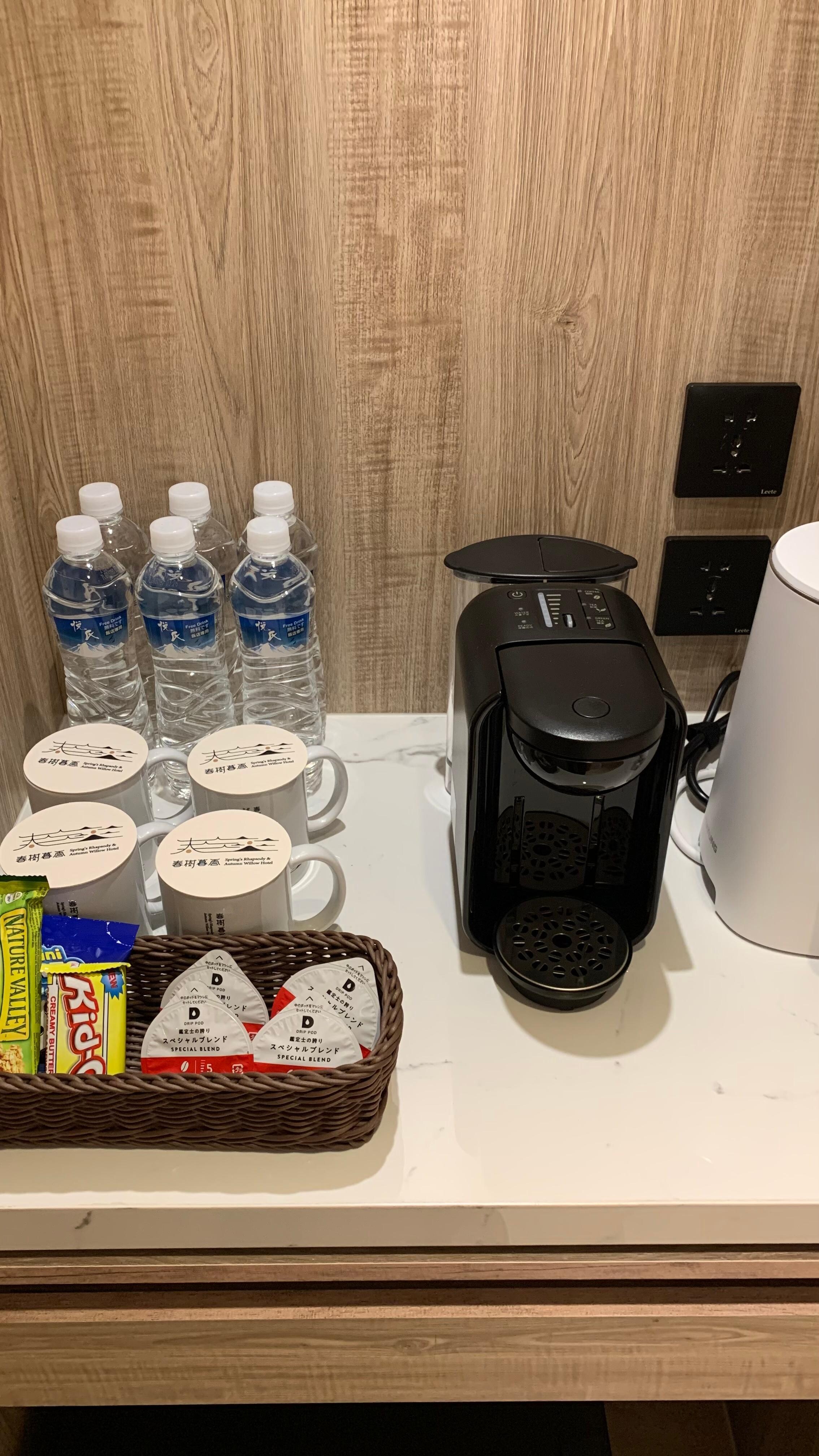 冷蔵庫中にフリードリンクも