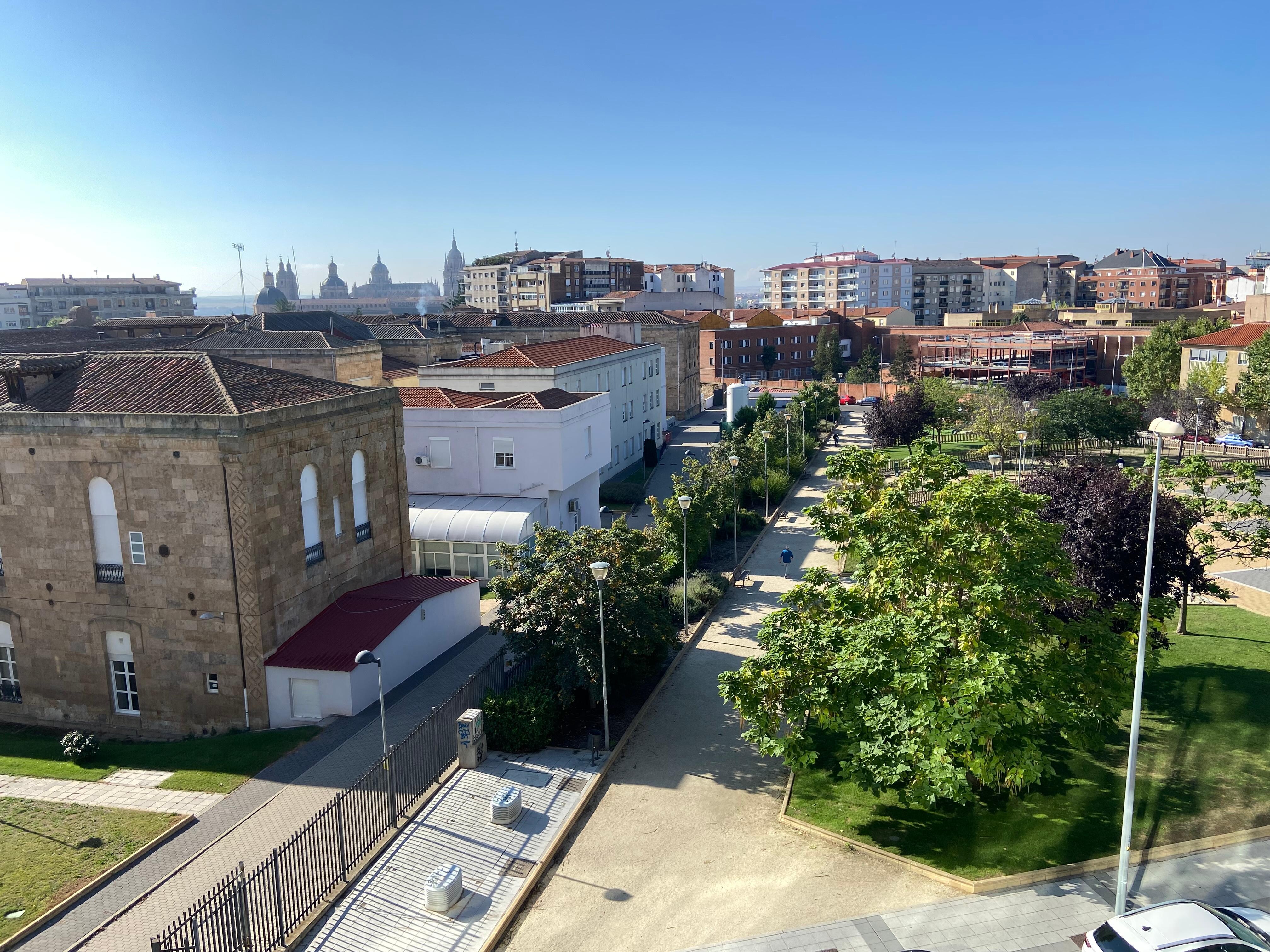 Vista panorâmica da janela do apartamento dando para o o centro histórico de Salamanca.