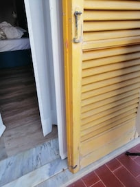 Take a close look at the state of the paint work, sad, poor and very shabby is the best description for it!