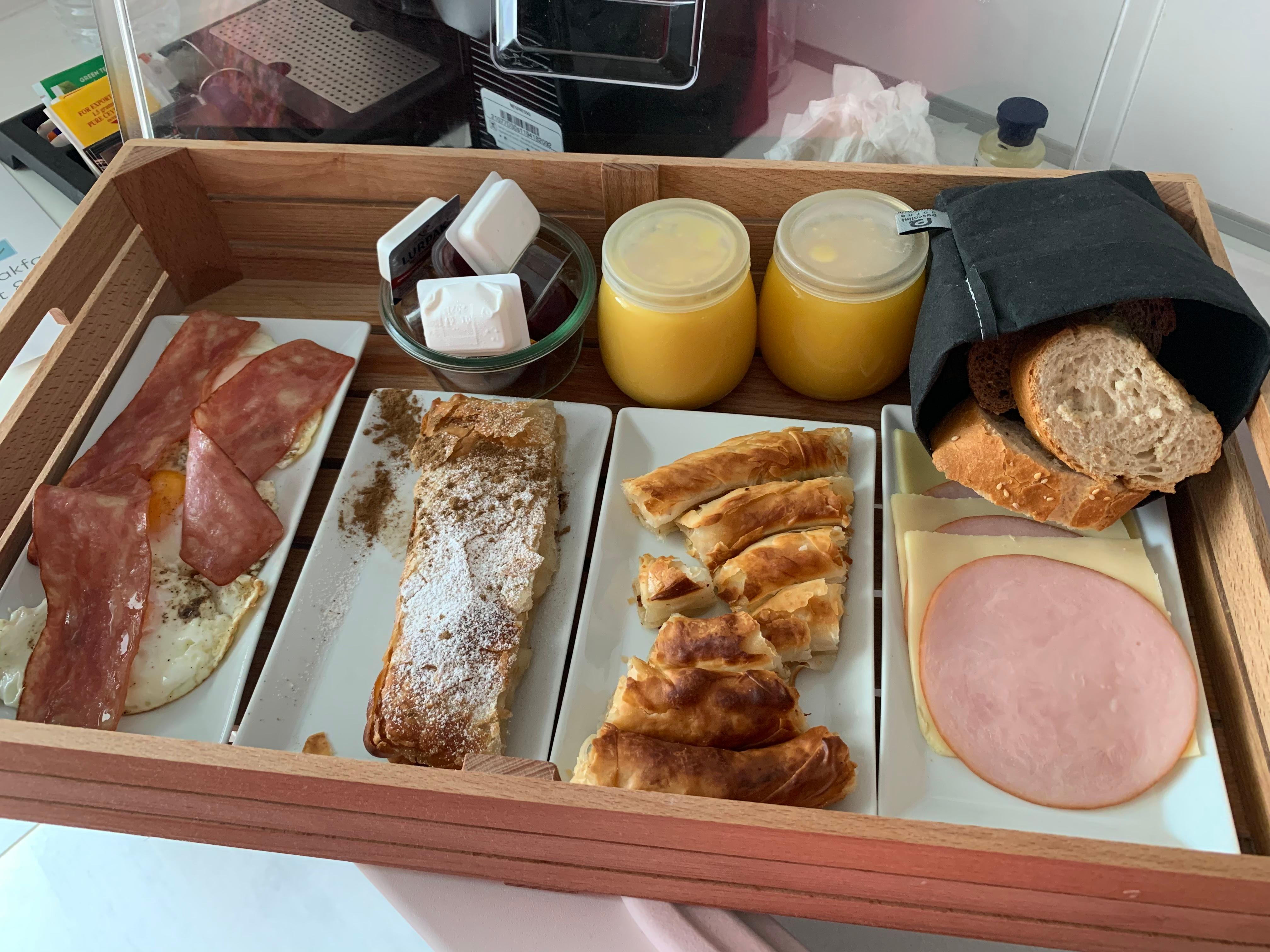 Petit déjeuner pour 3 adultes !